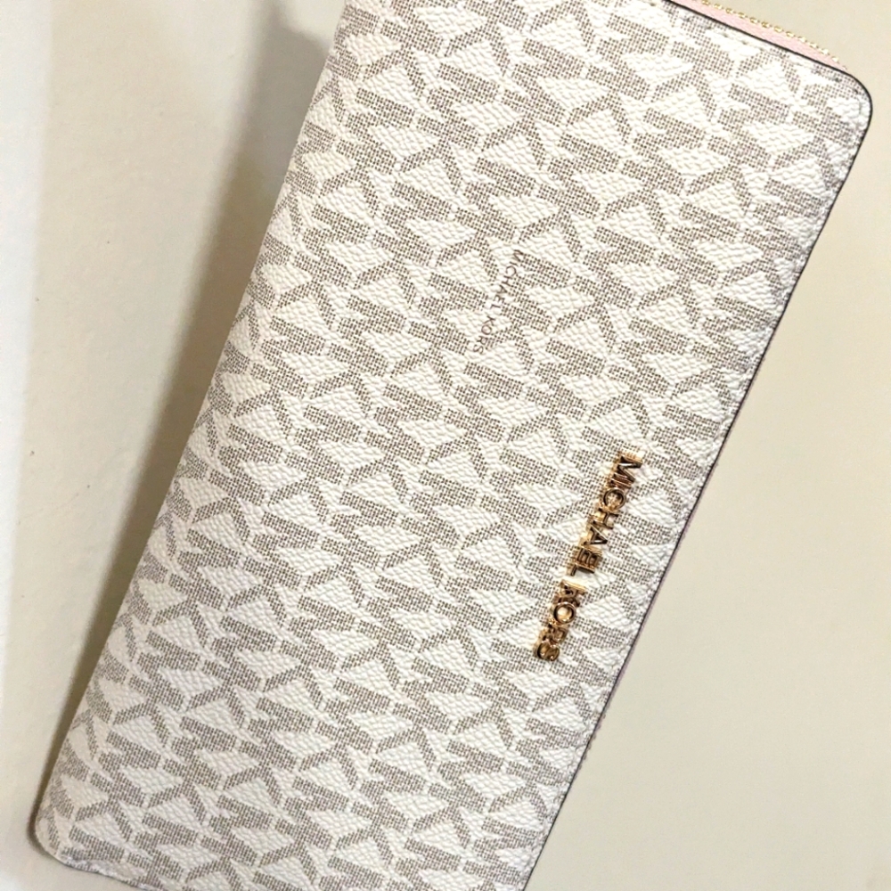 Michael Kors Wristlet NWT